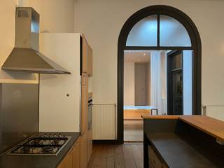 Groot appartement met hoge plafonds en één grote slaapkamer te Antwerpen -centrum. Dit appartement is gelegen in een rustige straat en bevindt zich...