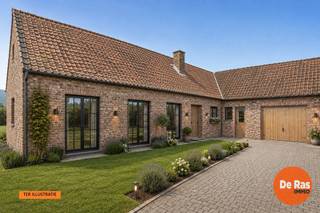 Op zoek naar een degelijke woning met een uitstekende basis en de mogelijkheid om ze volledig naar eigen smaak te moderniseren? Dan is deze charmante landelijke woning beslist een bezoek waard.<br /><br />Via de inkomhal met gastentoilet betreedt u de woning. De ruime en lichtrijke leefruimte geniet van grote raampartijen die zorgen voor een aangename natuurlijke lichtinval en een mooi zicht op de tuin. Rechts van de inkomhal bevindt zich de ingerichte keuken.<br /><br />Verder beschikt de woning op het gelijkvloers over twee slaapkamers, een badkamer en een bijzonder ruime garage. Vanuit de garage is er toegang tot de geïsoleerde zolder die heel wat bergruimte biedt.<br /><br />Deze woning werd steeds degelijk onderhouden en is perfect bewoonbaar. Ze biedt een solide constructie en een uitstekende basis, maar vraagt op enkele vlakken een renovatie en opfrissing om te voldoen aan de hedendaagse wooncomfort- en energienormen. Hierdoor krijgt u de kans om de woning volledig naar uw eigen stijl en smaak af te werken.<br /><br />Een ideale opportuniteit voor wie op zoek is naar een karaktervolle woning met veel potentieel en de mogelijkheid om een warme, hedendaagse thuis te creëren.<br /><br />Centrale ligging met een vlotte bereikbaarheid.<br /><br />Renovatieverplichting van toepassing<br /><br />Voor meer informatie of een bezoek, kan u ons steeds contacteren: 053/60.65.66