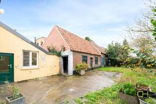 Ontdek deze op te frissen open bebouwing met uitzonderlijke mogelijkheden, rustig gelegen in het groene Lievegem. De woning ligt op een ruim...