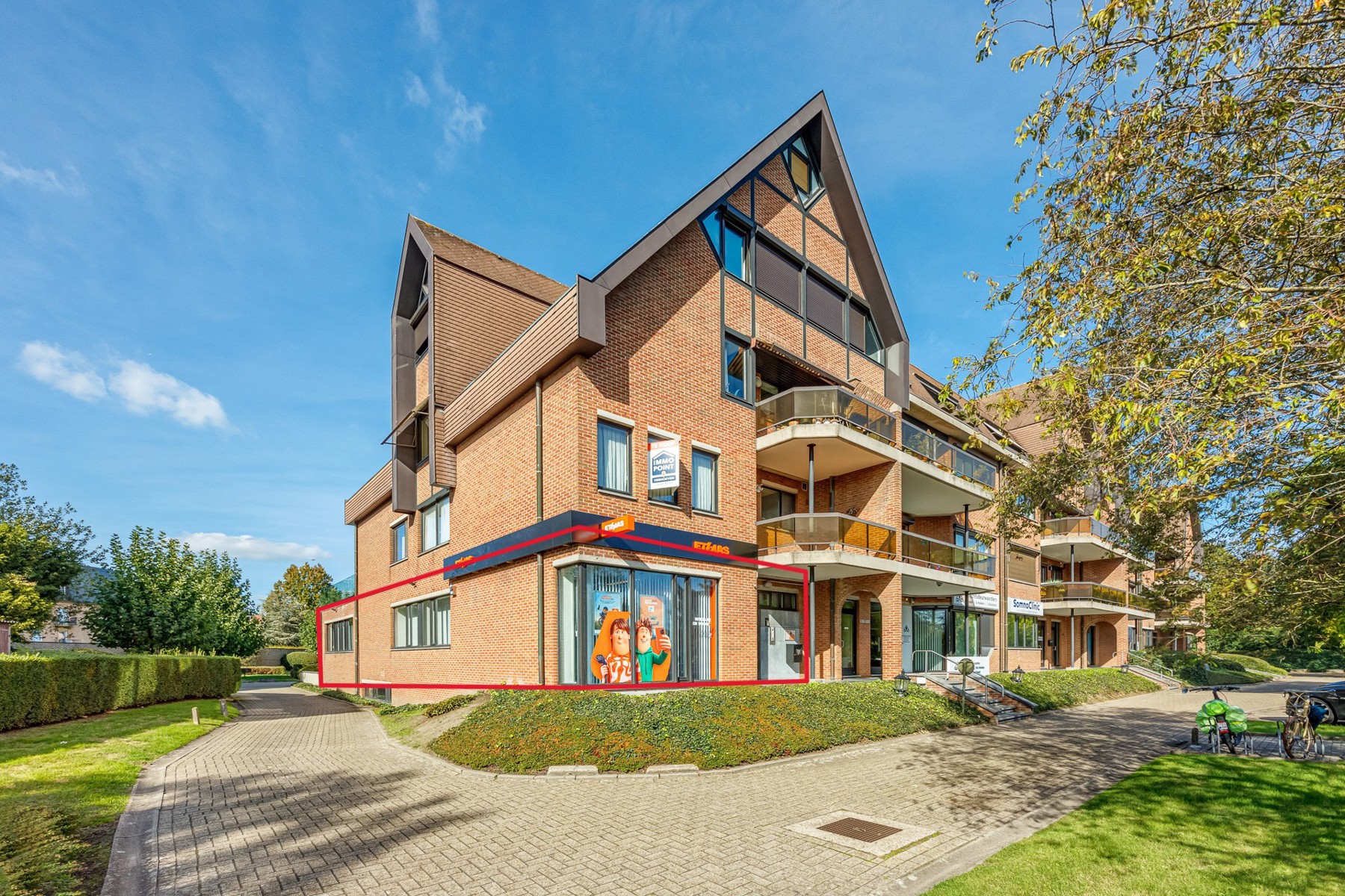 Ruim handelspand/investeringspand (ca194m²) met 3 autostaanplaatsen, gelegen langs de ring van Turnhout. - foto 1