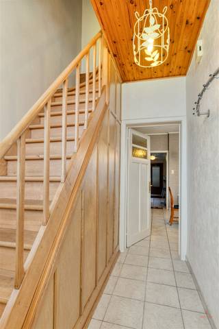 Deze gezellige rijwoning in de Dorpsstraat 51 te Astene (Deinze) is een ideale kans voor starters of investeerders die op zoek zijn naar...