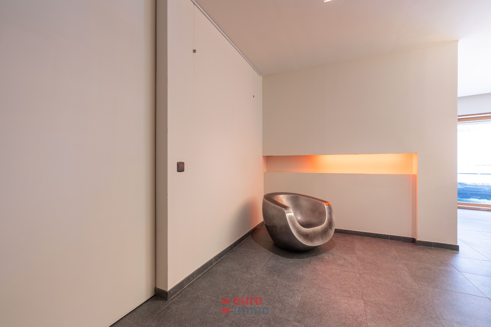 Local commercial de standing avec studio et parkings privés - photo 2