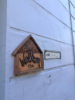 TE RENOVEREN FAMILIEWONING MET 4 SLAAPKAMERS EN TUIN. Nostalgie aan de bovenrand van Geraardsbergen. In deze rustige straat met openbare parkings...