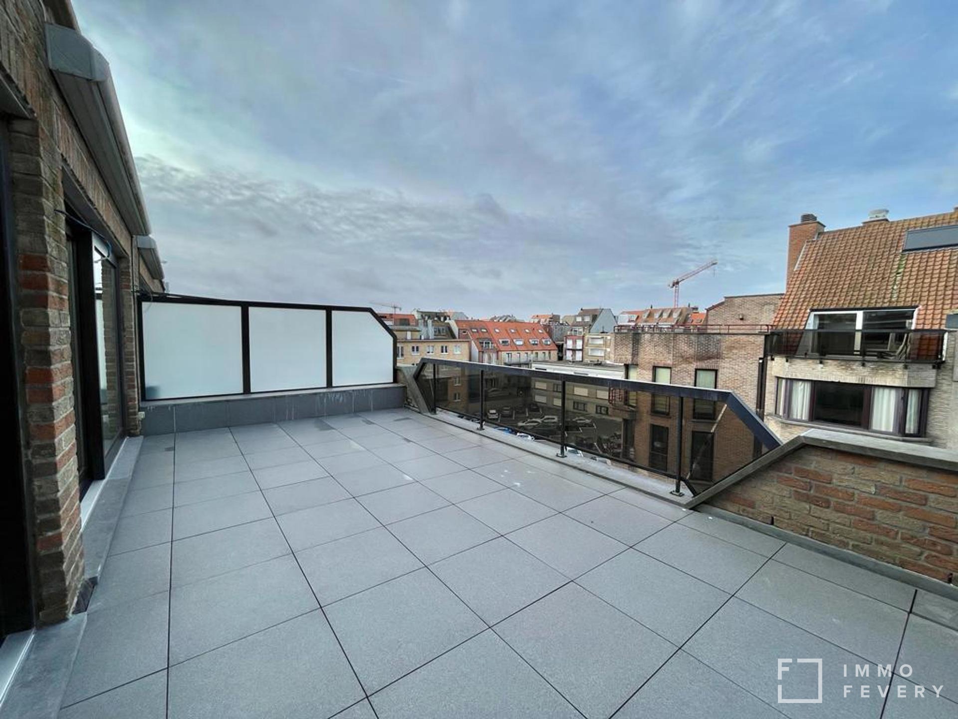 Prachtig gerenoveerde penthouse met zijdelings zeezicht te koop in Knokke-Centrum. - foto 3