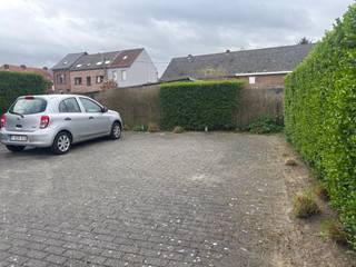 Op het domein van de VME Rijkswacht bieden wij een bovengrondse autostaanplaats te koop aan, centraal gelegen in Hofstade.De staanplaats is vlot...