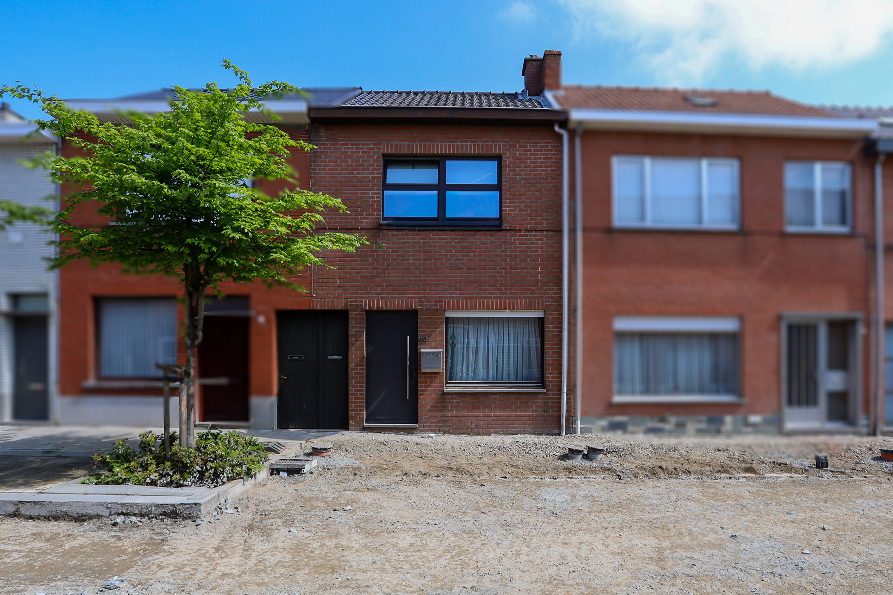 Leuke rijwoning met zij-ingang  - foto 1