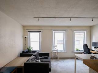 <strong>Centre de Gand – Appartement 1 chambre prêt à emménager, emplacement de choix</strong><br /><br /><em>Pour les visites, veuillez envoyer un mail à info@carloeggermont.be</em><br /><br />Cet appartement central est situé dans une rue calme, à seulement 100 mètres de la Coupure et à proximité du Kouter – un emplacement recherché en plein cœur de Gand.<br /><br />L’appartement fait partie d’un petit immeuble de seulement trois unités, ce qui garantit des charges mensuelles très faibles. L’immeuble est en excellent état : absence d’amiante, installation électrique conforme, chauffage individuel au gaz et un certificat PEB favorable de catégorie B (142 kWh/m²).<br /><br />Avec une superficie habitable de 51 m², l’agencement est pratique et fonctionnel. Le séjour lumineux avec cuisine ouverte constitue le cœur de l’appartement. On retrouve également un hall d’entrée central et, à l’arrière, une chambre avec terrasse compacte, une salle de douche et un WC séparé.<br /><br />Atouts supplémentaires : une cave privative et un local à vélos commun au rez-de-chaussée. Il est également possible d’acquérir un garage.<br /><br /><strong>Appartement nr. 30 - 1ste verdiep - BVO 51 m² - EPC 149 kWh/m2 - 235.000 euro<br />Appartement nr. 32 - 2de verdiep - BVO 51 m² - EPC 142 kWh/m2 - 245.000 euro<br />Appartement nr. 34 - 3de verdiep - VERKOCHT</strong><br /><br /><strong>En résumé, une opportunité idéale pour de jeunes professionnels ou des parents d’étudiants à la recherche d’un logement central et prêt à emménager à Gand.</strong>