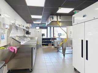 Bent u op zoek naar een opbrengsteigendom met een mooi rendement?Dan is deze interessante handelsruimte ongetwijfeld iets voor u!De huidige huurders,...