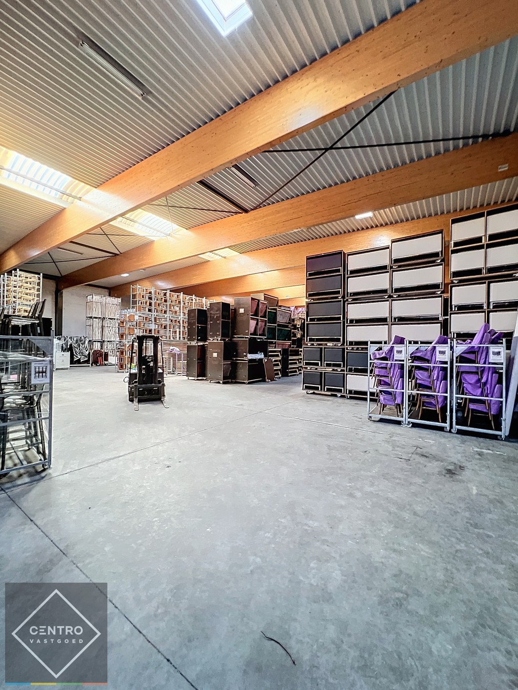 Opslagplaats ( ± 2.000m²) met 7m vrije hoogte vlakbij de havenkop te Roeselare! - foto 4