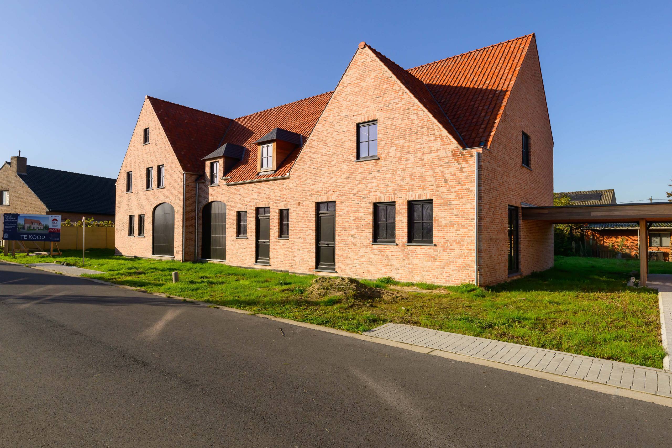 Afgewerkte nieuwbouwwoning met 3/4 slaapkamers en carport - foto 2