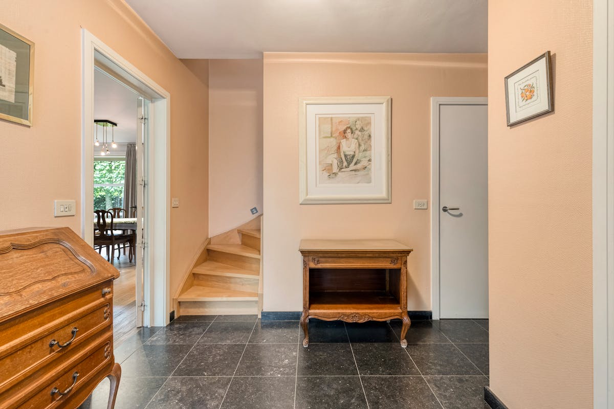 Deze ruime villa op een perceel van 636 m² in Oostrozebeke. - foto 3