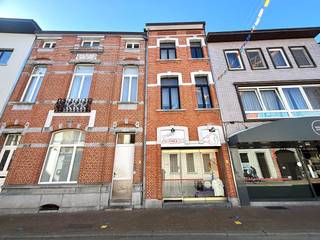 Are you looking for a spacious and ready-to-move-in home in a prime location? This cool apartment in the Minderbroederstraat offers you all the comforts of city life.Layout:Floor +1: - spacious living space: Cozy sitting area with pleasant light.- Cosy kitchenette: Functionally equipped kitchen that offers privacy from the living space. - Bright bedroom: plenty of space for bed and closets - Bathroom: furnished with a bathroom cabinet and a bath and shower curtain Advantages:- Central location: Located in downtown Hasselt, within walking distance of the Grote Markt, shops and cozy cafes.- Ready to move in: The apartment is immediately ready for occupancy.-Extra storage space available - Bike storage: Access to a communal bike shed in the gardenThe quickest way to visit this apartment? Request your visit via the red button on our website (www.dewaele.com). Appointments cannot be made by phone. If you have any other questions, you can contact us by phone at 011 30 50 50. See you soon!