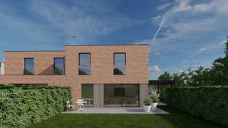 <p>Deze <strong>moderne halfopen woning</strong> met t<strong>wee verdiepingen</strong> en een <strong>plat dak</strong>.<br /><br />Beneden heb je een ruime <strong>berging</strong>, een <strong>open keuken</strong> en een gezellige <strong>zit- en eetruimte</strong> met <strong>zicht op de tuin</strong>.<br /><br />Boven vind je <strong>drie slaapkamers</strong>, een <strong>apart toilet </strong>en <strong>een badkamer met douche, dubbele wastafel en een ligbad</strong>.<br />De huizen in Roobaertpark zijn <strong>aangesloten op het warmtenetwerk</strong> van de verbrandingsoven van Roeselare.<br /><br />Tot in het pleisterwerk afgewerkt. Keuken en vloerbekleding bepaal je zelf, zodat je de woning verder kunt afwerken volgens jouw smaak en budget.<br /><br /><span>Prijs = incl. infrastructuur, grond, constructie, architect, EPB-verslaggeving, veiligheidscoördinatie. excl. Kosten (BTW, registratie en aansluitingskosten) (tenzij expliciet anders vermeld)</span></p>