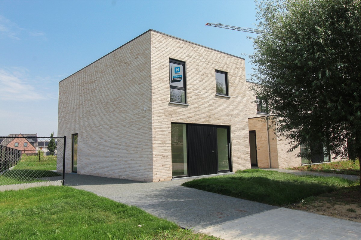 Volledig afgewerkte halfopen nieuwbouwwoning in Roeselare - foto 1