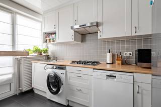 Lichtrijk appartement op de eerste verdieping van een verzorgde residentie.De ligging is een absolute troef: op wandelafstand vindt u de Bredabaan,...