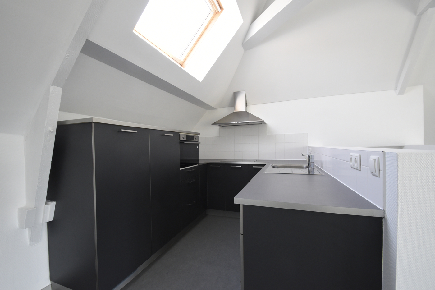 Fris gerenoveerd duplex appartement met autostaanplaats te huur in Kruibeke - foto 5