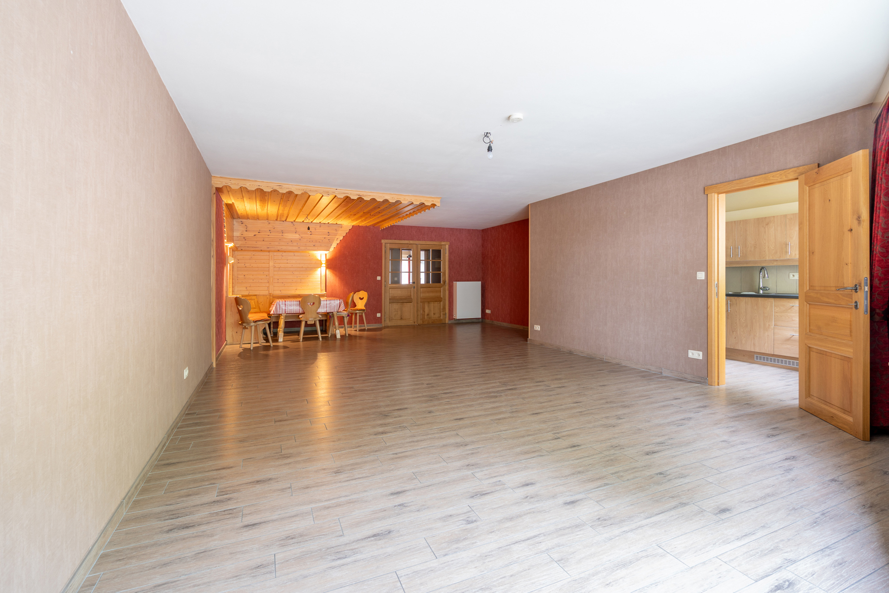 CENTRAAL GELEGEN RUIM APPARTEMENT MET GARAGE - foto 5