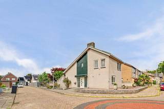 Leuke woning net over de grens in Putte. Dubbele garage en leuke tuin. Alle info kan je vinden via volgende link:<br /><br />https://www.funda.nl/detail/koop/putte/huis-azaleastraat-1/80913852/