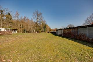 Ruime bouwgrond op rustige, residentiële ligging in Zoersel Hier vinden we een ruime bouwgrond te koop gelegen in Zoersel, aan de Driesheide en in de...