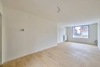 VOLLEDIG GERENOVEERDE WONING MET EEN RUIME BEWOONBARE OPPERVLAKTEDeze volledig gerenoveerde woning is gelegen in Lozen (Bocholt) nabij de grens met...