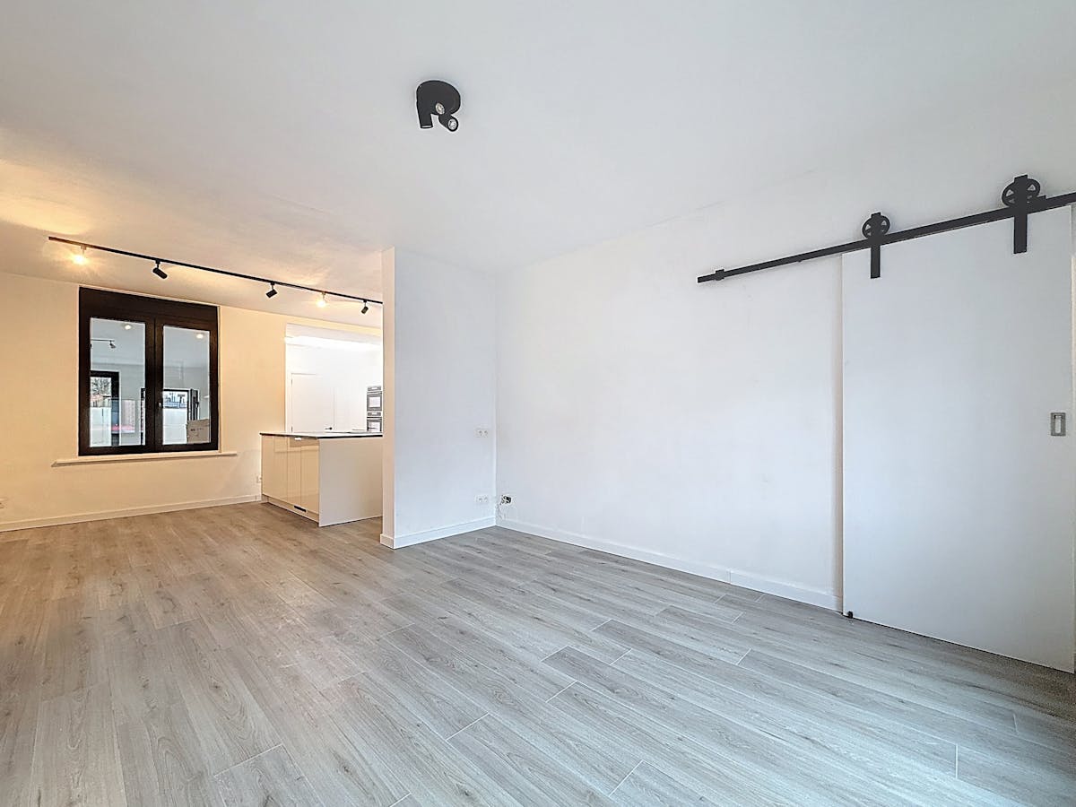 Gerenoveerde woning met twee slaapkamers te huur in Merksem - foto 3