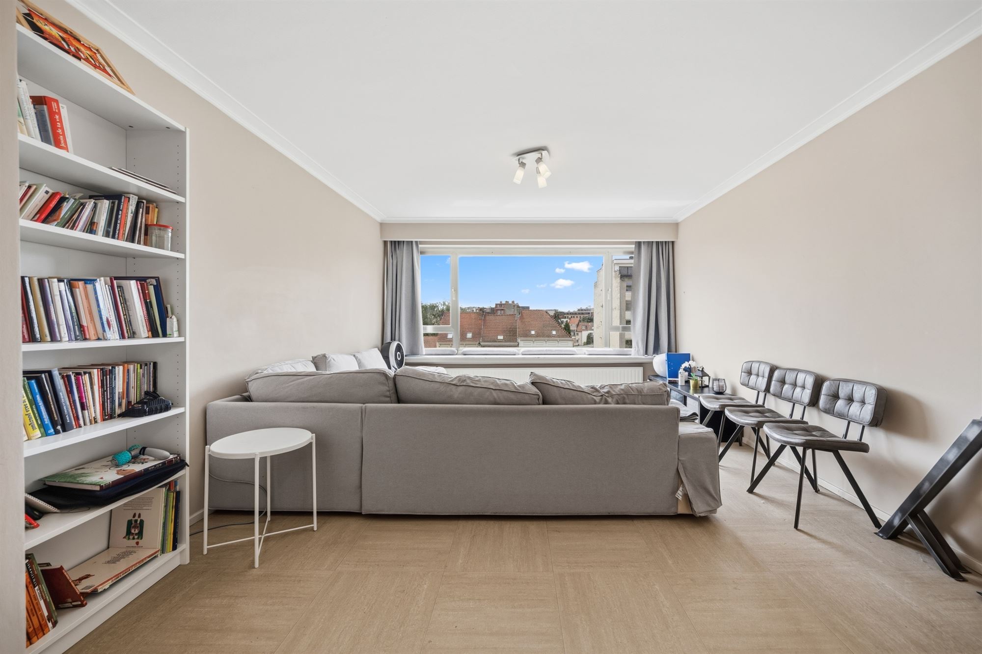Appartement met 1 kamer, autostaanplaats en kelder - foto 3