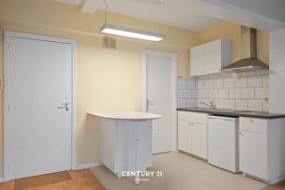 <p>In the Tiensestraat in Leuven, the absoloute city center, we offer you this extremely spacious studio with balcony. The unit itself is located on the second floor of the building and is a type: studio. The kitchen and bathroom are fully installed and equipped. Stores, public transportation, campuses and faculties can be found within walking distance. <br /><br />Interested in an on-site viewing? My pleasure! Contact us via verhuur@connect-immo.be or 016 229 228<br /><br />EPC: Label B - UC: 3083885</p>