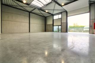 Nieuwbouw bedrijfsgebouw van 207 m2 met 1 privatieve parkeerplaats voor 1.035 EUR/mnd excl BTW Ontdek uw nieuwe bedrijfslocatie nabij...