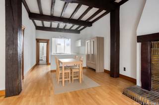 In de levendige Handelstraat, op wandelafstand van winkels, scholen en openbaar vervoer, presenteren wij dit ruime appartement van 115 m² gelegen...