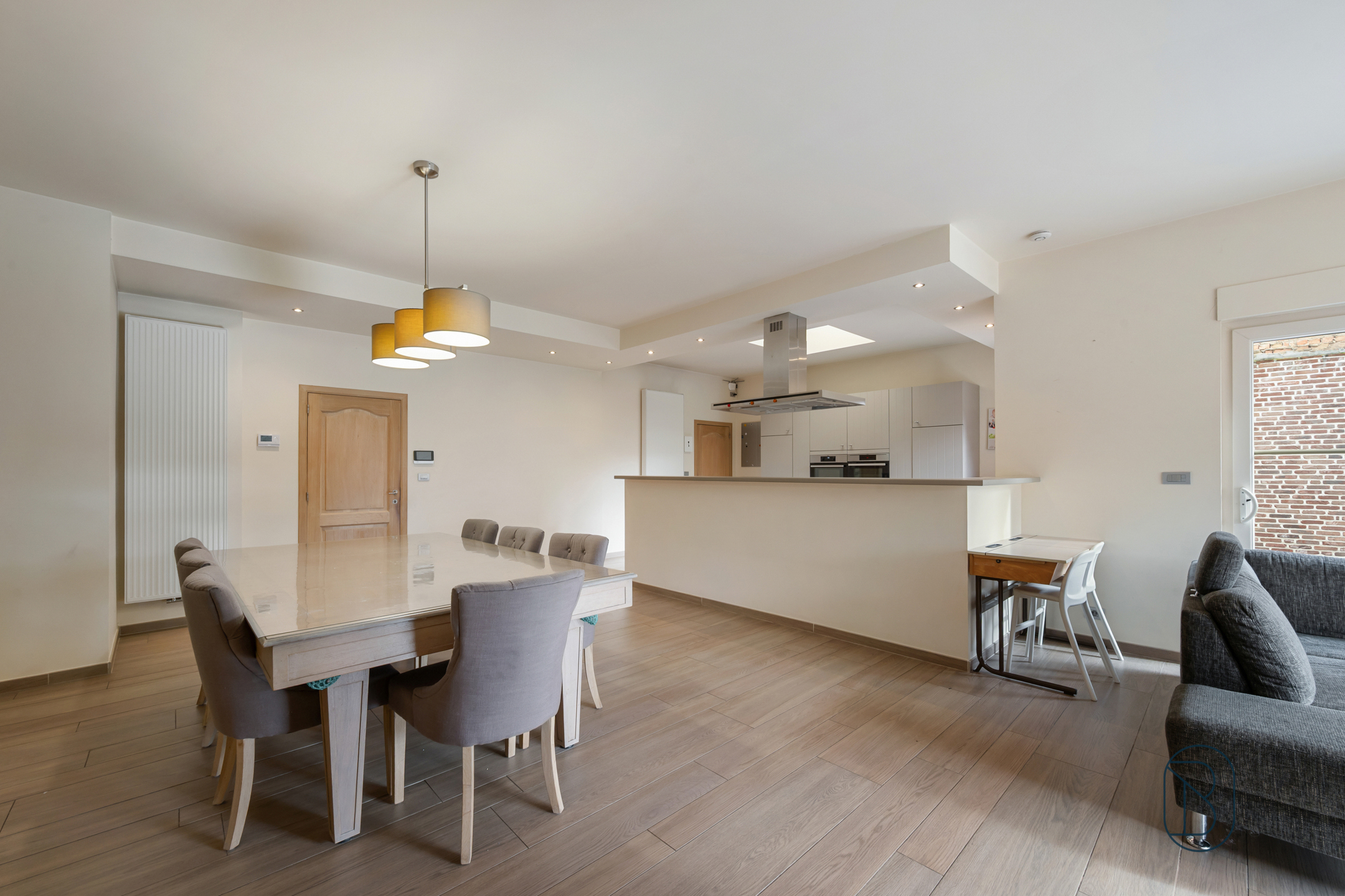 Instapklare woning met zwembad in het centrum van Deerlijk! - foto 3