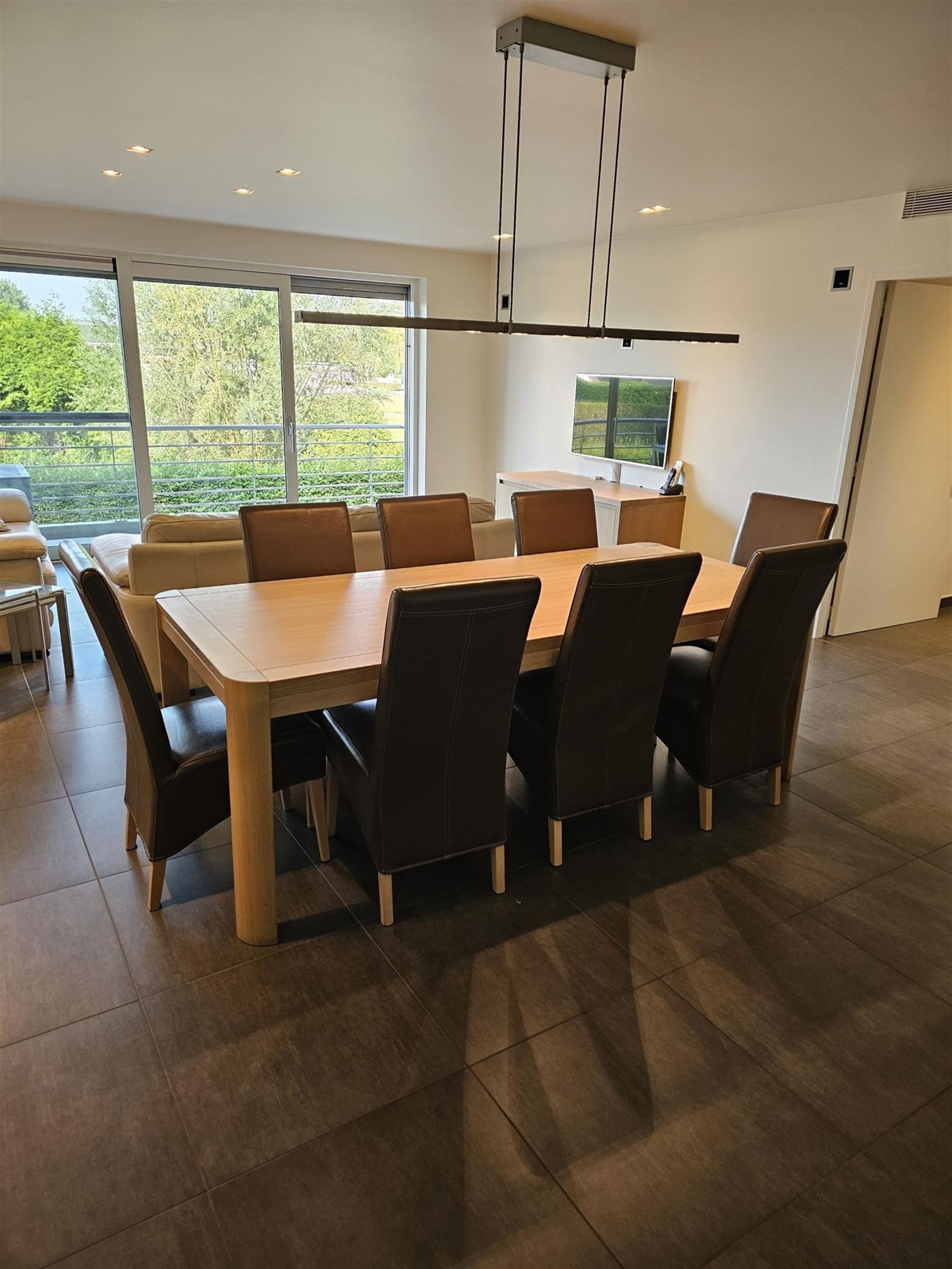 Luxueus afgewerkt, gemeubeld twee slaapkamer appartement met terras en garage. - foto 4