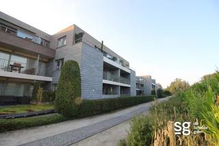 In het centrum van Eke, vlakbij alle winkels en goed bereikbaar, vinden we dit knappe en ruime appartement terug. Dit appartement is gelegen in...