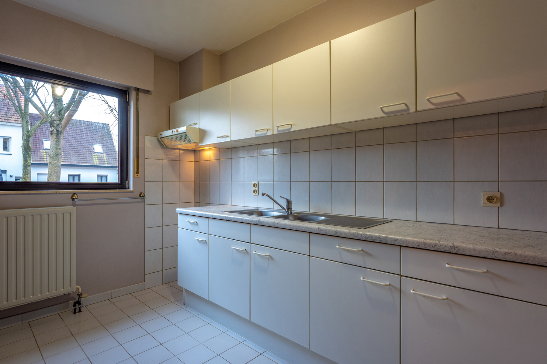 Gelijkvloers appartement met tuin en garagebox. - foto 5