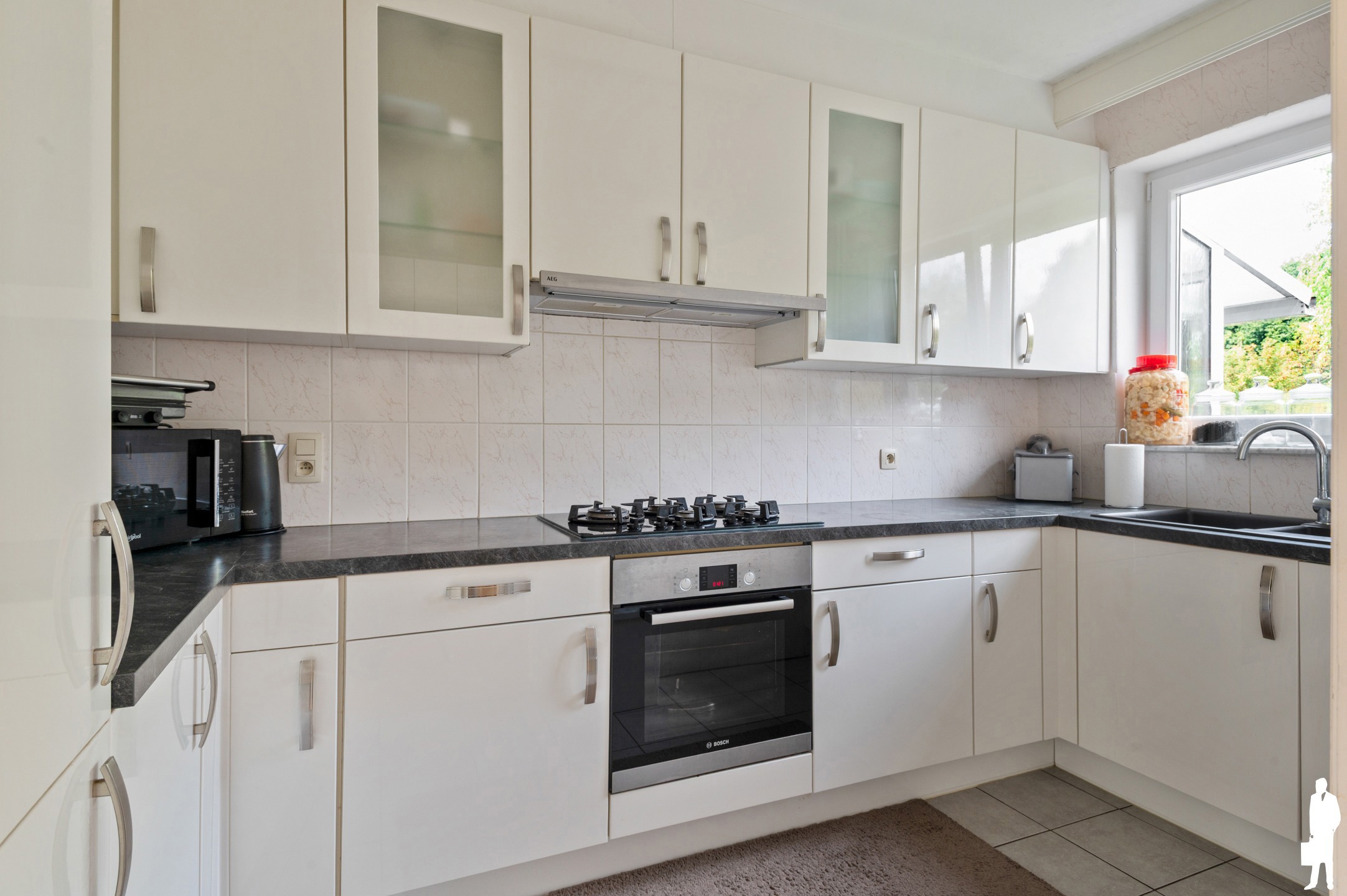 Ruime bel-etagewoning met 4 slaapkamers, garage en tuin - foto 5