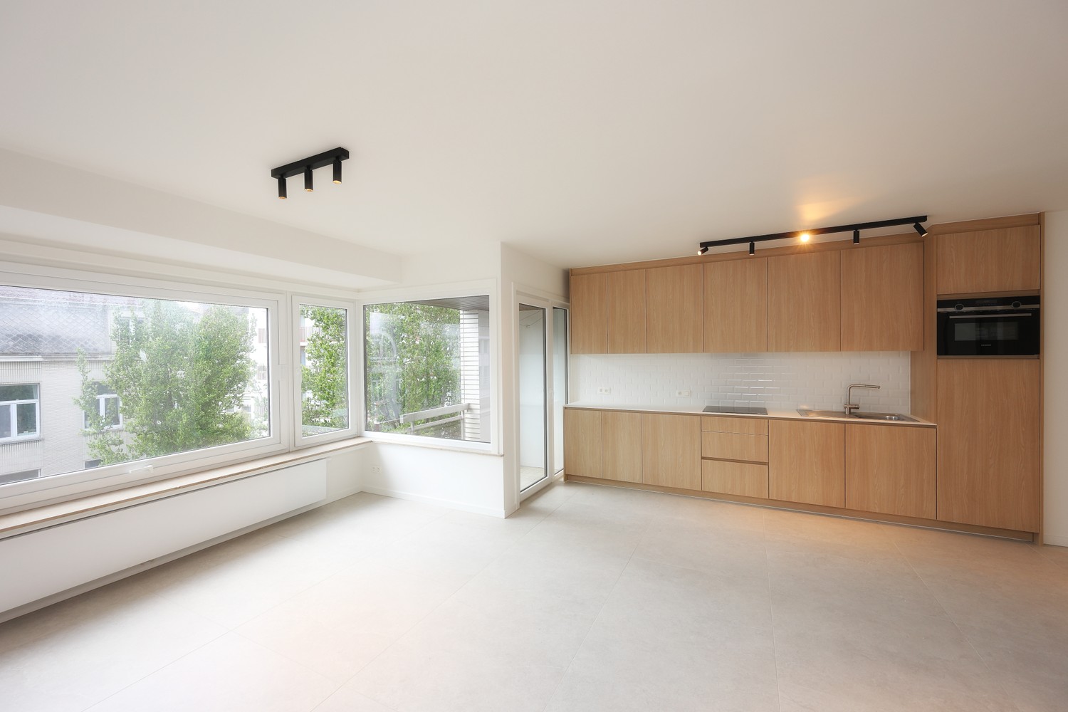 Volledig gerenoveerd appartement met 2 slaapkamers in centrum Oostende ! - foto 3