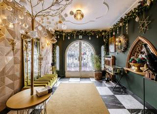 Laat je betoveren door deze prachtige B&B in het hart van Mechelen. Voel je meteen thuis in dit statige art-decogebouw, waar kwaliteit en...