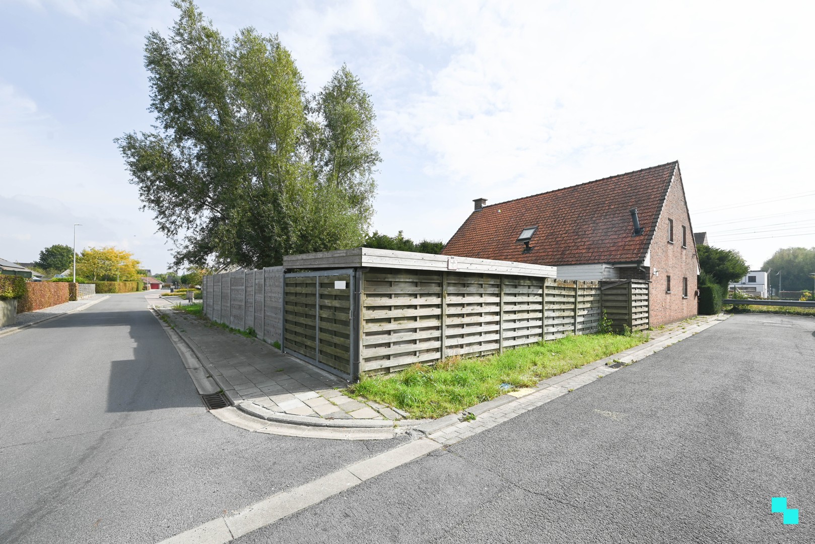 Alleenstaande, te renoveren villa in residentiële buurt - foto 2