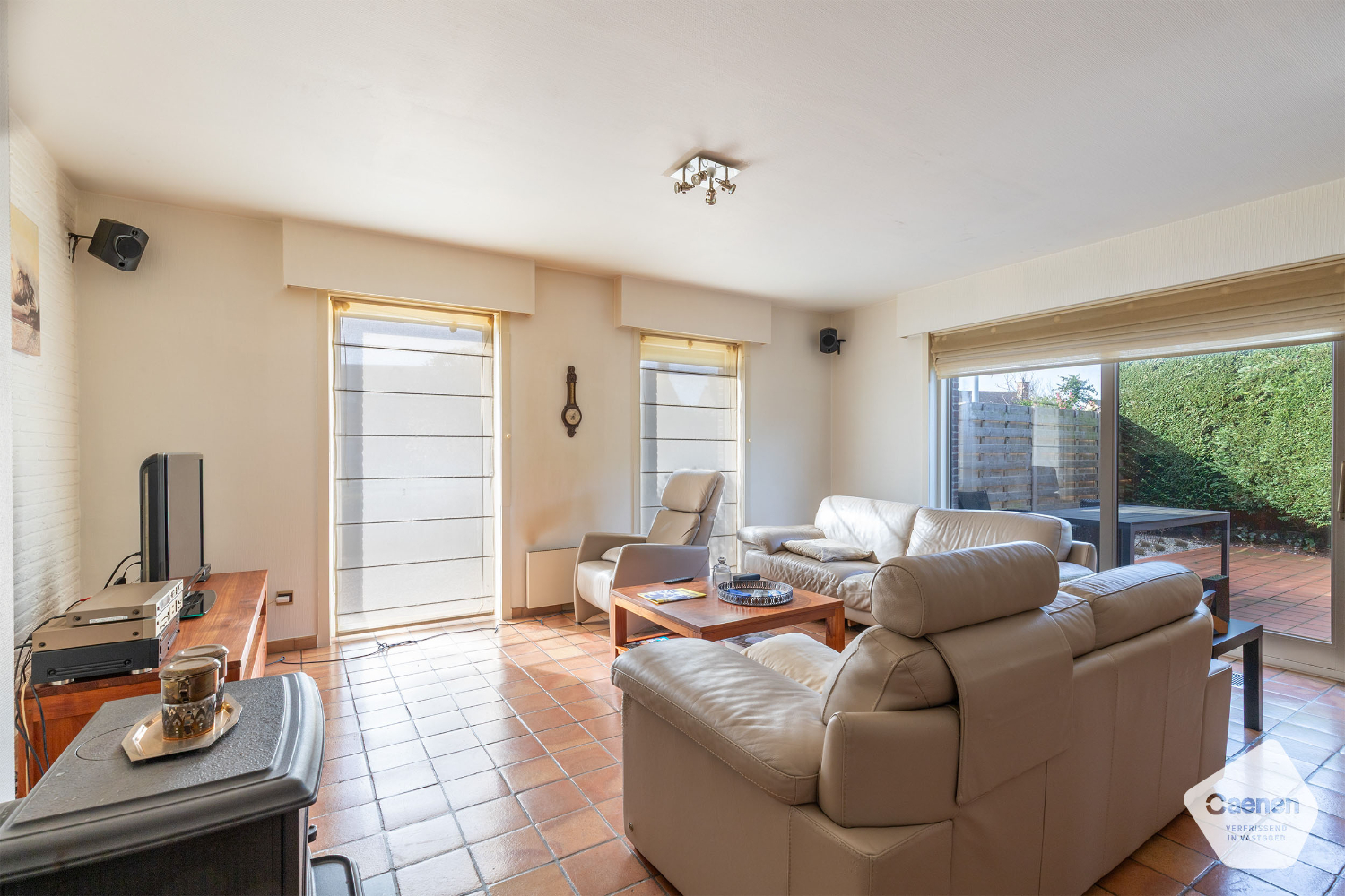 TOP GELEGEN VILLA MET 4 SLAAPKAMERS , GARAGE en onderhoudsvriendelijke tuin met tuinhuis - foto 4