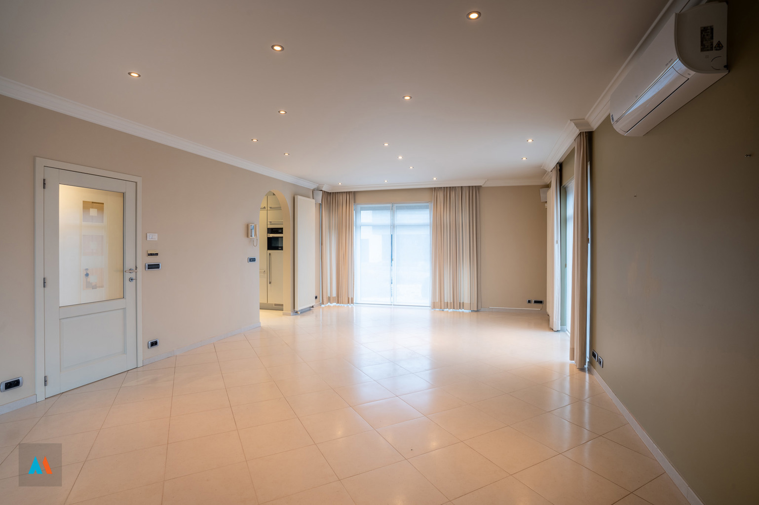 Vrijstaande gezinswoning met drie slaapkamers - foto 2