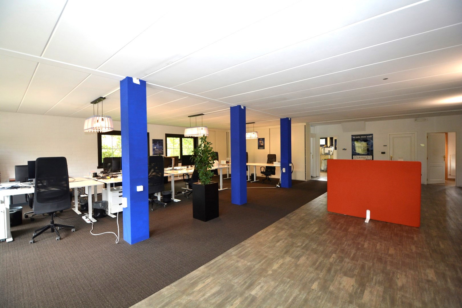 VERZORGD KANTOORGEBOUW MET PARKING! - foto 4