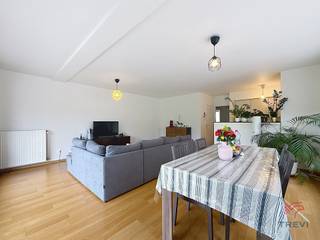 GANSHOREN, vlakbij het Kasteel van Rivieren, dicht bij winkels en hoofdwegen, mooi ONBEMEUBELD appartement met 2 slaapkamers van ± 88 m².Gelegen op...