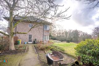 Authentieke hoeve met bijgebouwen op een perceel van meer dan 1 hectare, rustig gelegen in het landelijke “Het Rot” te Weelde. Deze...