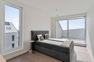 Nieuwbouwproject ‘Elegant Wonen’ biedt een aangename woonomgeving met een centrale binnentuin, in het bruisende Sint-Truiden. In dit nieuwbouwproject in afwerkingsfase hebben we nog enkele prachtige penthouses te koop! D301 bijvoorbeeld heeft een bewoonbare oppervlakte van maar liefst 136m2, beschikt over 3 ruime slaapkamers en heeft 2 zeer aangenaam terrassen.<br /><br />Ook dit nieuwbouwpenthouse beschikt over een eigen warmtepomp en PV-panelen om zo uw energiefactuur tot een minimum te beperken. Een groot pluspunt als toekomstige woonst of duurzame en kwalitatieve investering!<br /><br />Voor meer informatie ontvangen we u graag ter plaatse of bij ons op kantoor om dit prachtige project tot in de puntjes toe te lichten. Bel nu Elien Mombaerts op het nummer 0470/38.21.30.