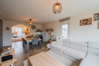 Voor meer info of om een bezoek in te plannen, neem contact op via 016199345 of via pieter.maes@homixx.be.<br /><br />Bent u op zoek naar een karaktervolle, vrijstaande woning in de ruime regio van Heist-op-den-Berg? Dan is deze woning iets voor u! Enkele van de vele troeven:<br />- Gunstig EPC-label (C), dankzij o.m. condenserende gasketel, dakisolatie en zonnepanelen (met groenestroomcertificaten); <br />- Onderhoudsvriendelijke, zuidgerichte tuin; <br />- Conforme elektriciteit;<br />- Grote oprit voor de woning;<br />- Gelegen tussen de kernen van Itegem en Berlaar;<br />-...<br /><br />INDELING: <br />Gelijkvloers: inkomhal met draaitrap, ruime kamer die kan dienstdoen als ontspanningsruimte, slaapkamer, werkruimte, etc. en wasplaats. Verder is er nog een inpandige garage. <br />Verdieping: lichtrijke woonkamer met open keuken, eetruimte die toegang biedt tot het zuidgerichte terras (te bereiken met een schuifraam), twee slaapkamers en badkamer met toilet, bad, inloopdouche en dubbele lavabo. <br />Buiten is er een diepe, onderhoudsvriendelijke tuin, ideaal voor spelende kinderen of het ontvangen van gasten.<br /><br />Kan u niet wachten om deze woning te bekijken? Plan dan snel uw bezoek in via 016199345 of via pieter.maes@homixx.be.<br /><br />Wenst u een gratis waardebepaling van uw eigendom? Neem dan vrijblijvend contact op via 016199345 of via pieter.maes@homixx.be.