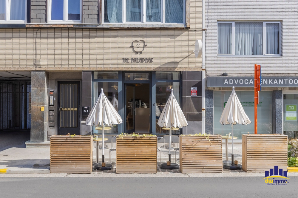 Hippe lunchplek met zonnig terras, volledig uitgerust handelspand te koop in Gent - photo 3