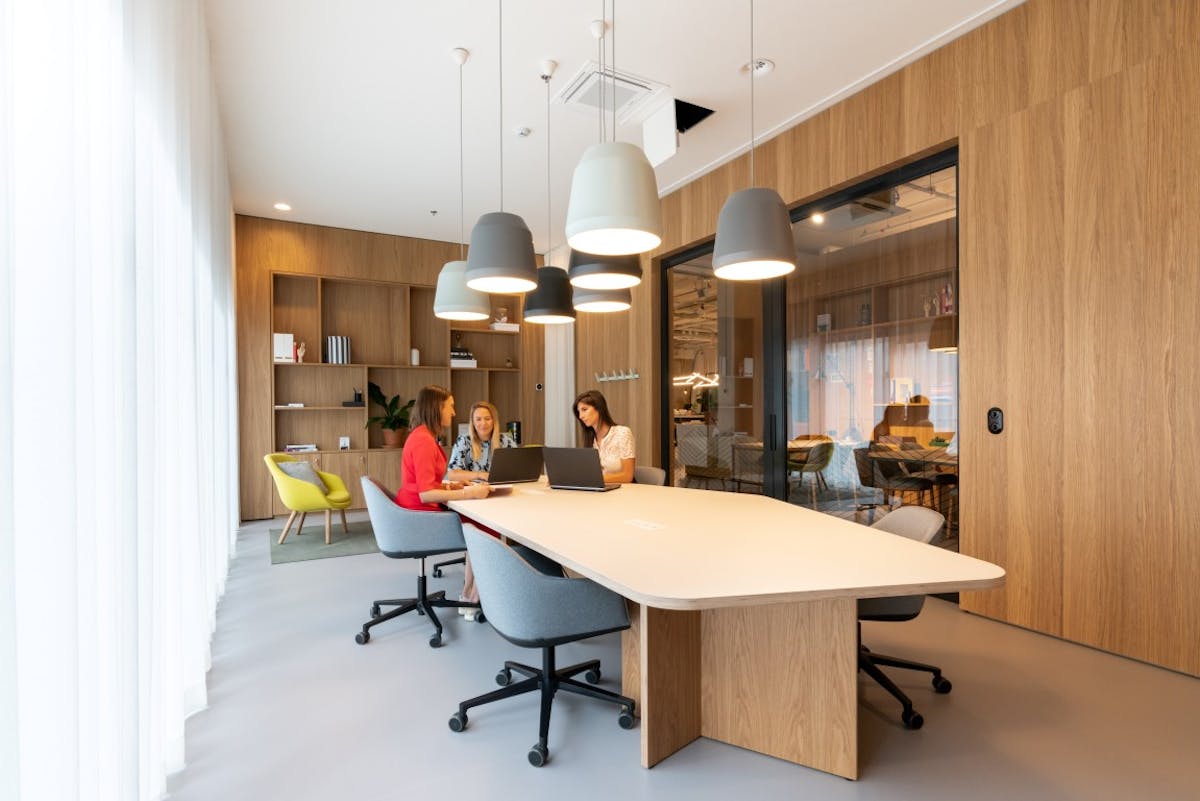 Kantoorruimtes (12-35 m²) in coworking-ruimte Spaces Zuiderpoort te Gent - foto 4