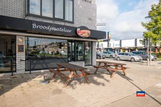 MERKSEM | HANDELSPAND MET APPARTEMENT MET TWEE SLAAPKAMERS EN GARAGEBOX OP EEN TOTALE GRONDOPPERVLAKTE VAN 424m² |Indeling als volgt gelijkvloers:...