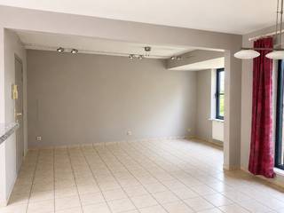 omvattende een ruime klare living, ingerichte open keuken, 3 slaapkamers, geïnstalleerde badkamer, 2 toiletten, ruime zolder, garage en terras