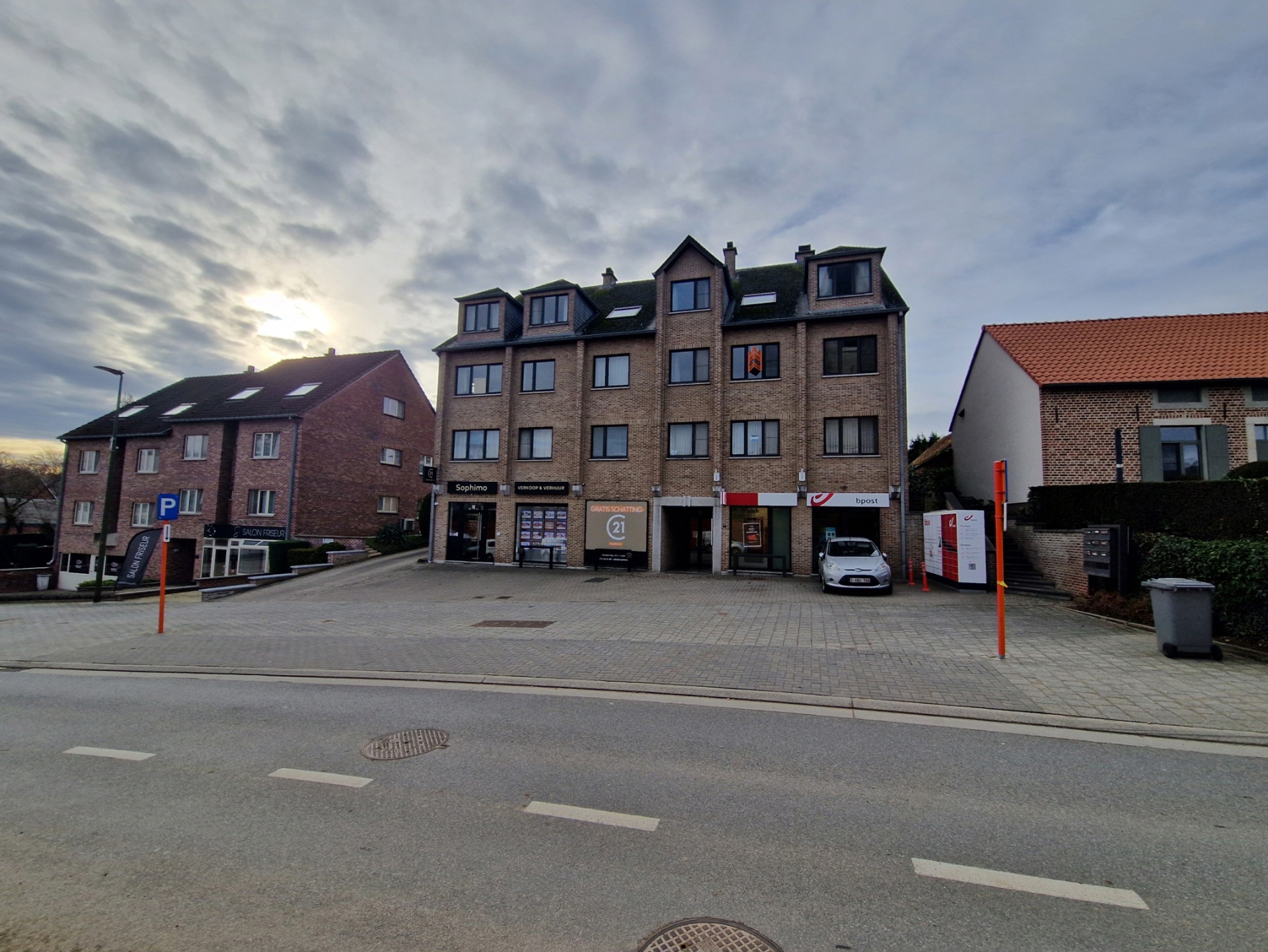 Instapklaar appartement met 2 slaapkamers, berging & parking - foto 1