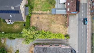<p>Deze bouwgrond is gelegen te Lebbeke (Wieze) en beschikt over een<strong> totaal oppervlakte van 3a46ca (lot 1) </strong>op verkavelingsplan. <strong>De ligging van de grond is reeds de eerste troef</strong>. Verschillende faciliteiten (winkels, scholen, openbaar vervoer, ..) bevinden zich in de nabije omgeving.</p><p></p><p>De maximale bouwdiepte bedraagt 14m op het gelijkvloers en 12m op de verdieping. De bouwbreedte bedraagt 11.20m, met een bouwvrije strook erlangs van 3m.</p><p></p><p>Het verkavelingsplan en voorschriften kunnen worden opgevraagd via liam@topo-immo.be</p>